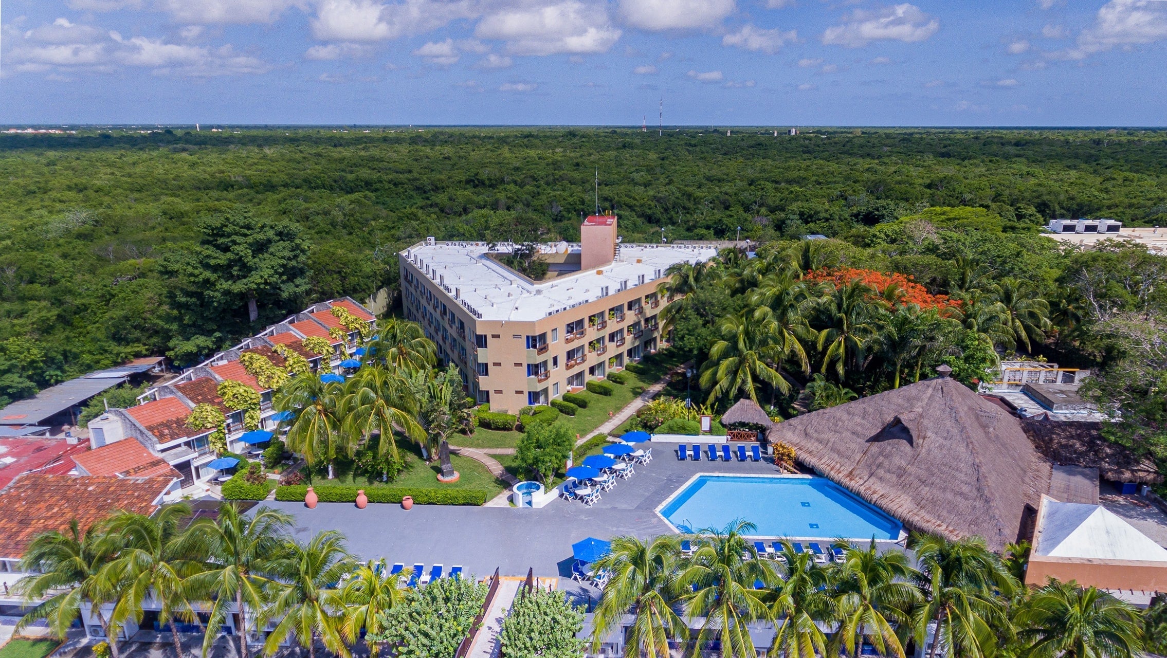 Grounds of Casa del Mar